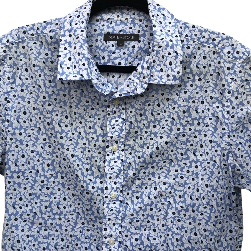 Slate & Stone Blue Floral Button Down Shirt size Medium - Picture 2 of 6